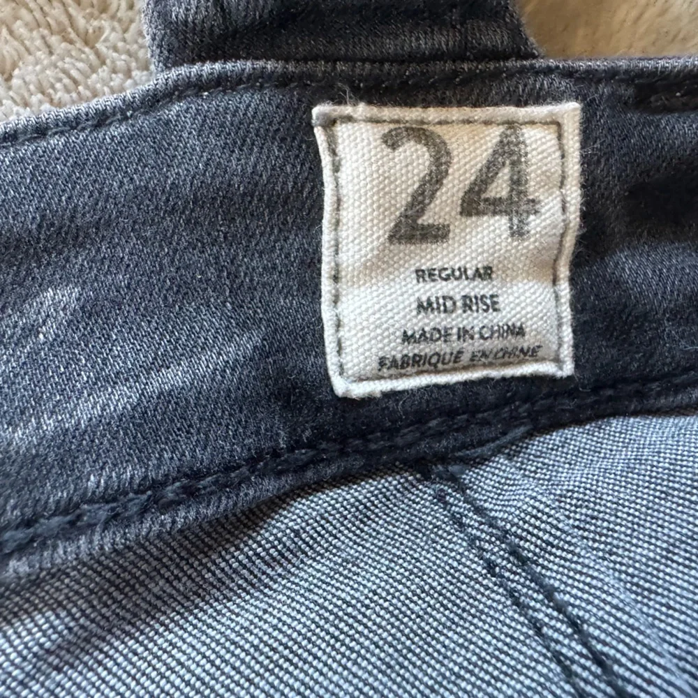 Free People We The Free Black Carly Mid Rise Flare Overalls Size 24 - Picture 10 of 11